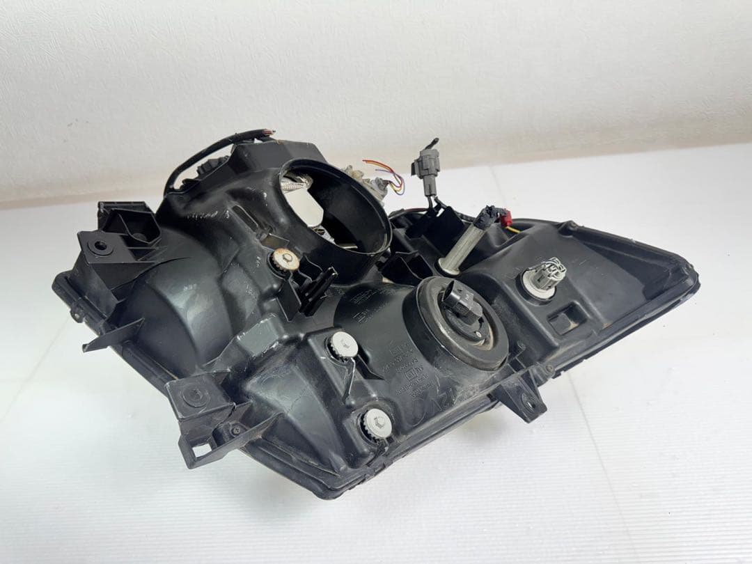 ジャンク品 日産 エルグランド E51 後期 HID ヘッドライト 左