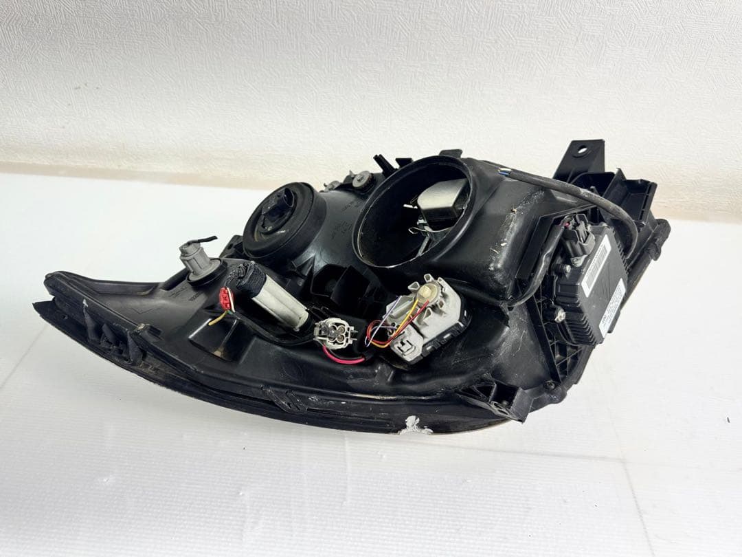 ジャンク品 日産 エルグランド E51 後期 HID ヘッドライト 左