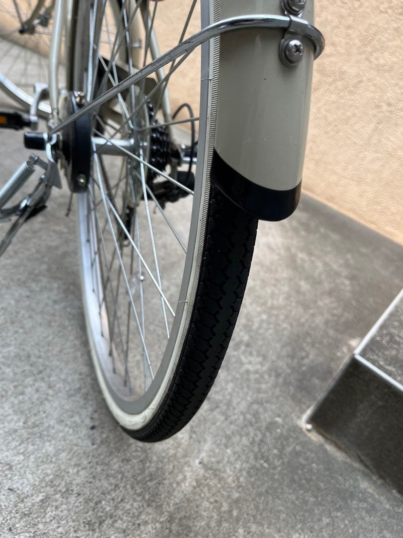 シティ車　MOLLIS モーリス　ホワイト　26インチ　変速付き