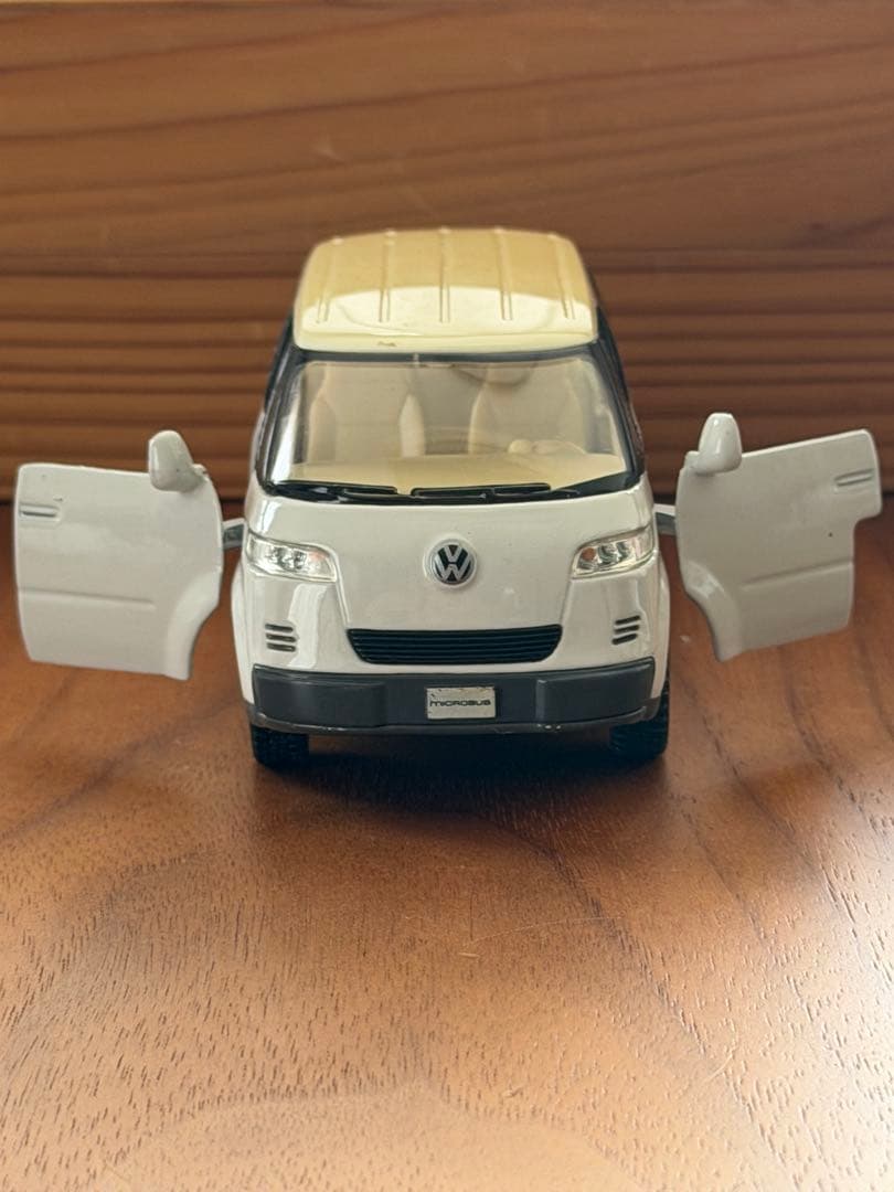 VolkswagenMicrobus コンセプトミニカー ホワイト/ベージュ