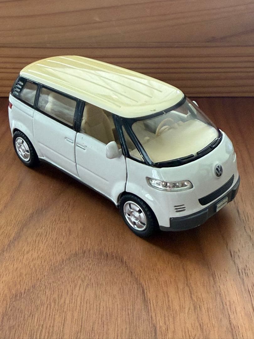VolkswagenMicrobus コンセプトミニカー ホワイト/ベージュ