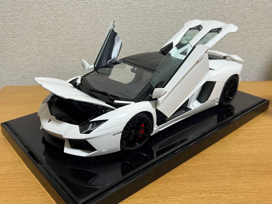 値下げしましたAutoart1/18ランボルギーニアヴェンタドールロードスター