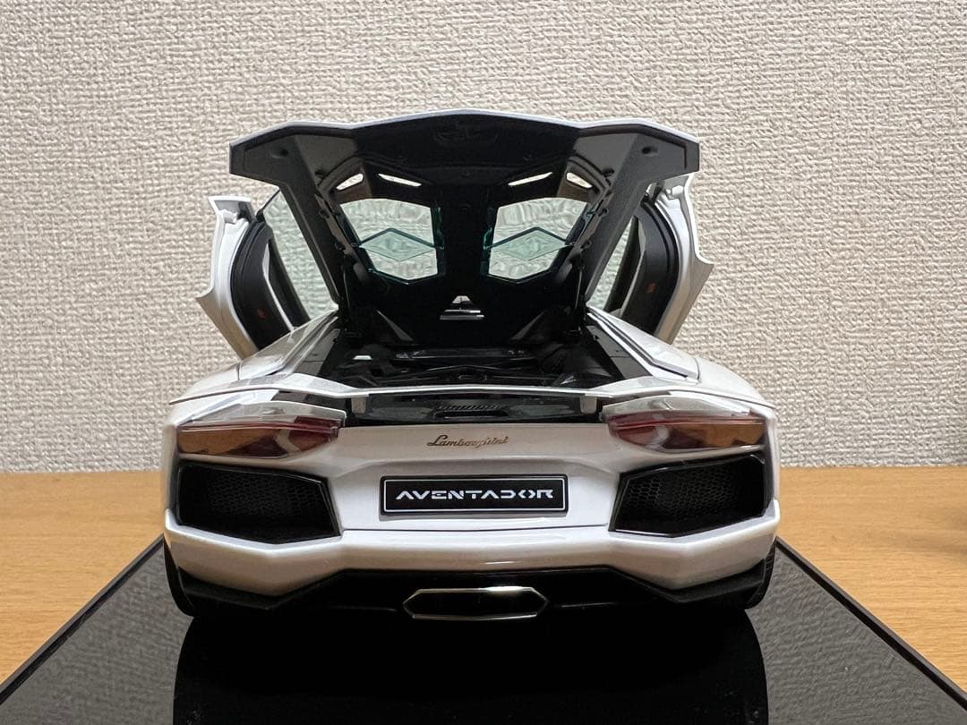 値下げしましたAutoart1/18ランボルギーニアヴェンタドールロードスター