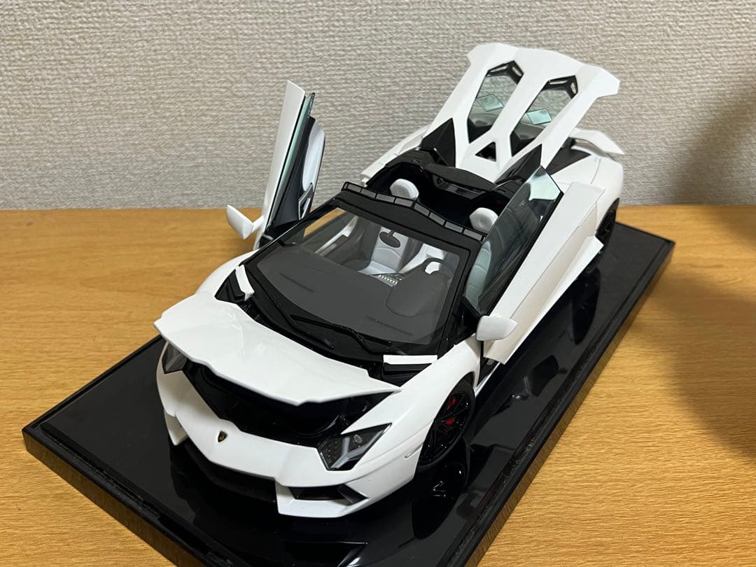 値下げしましたAutoart1/18ランボルギーニアヴェンタドールロードスター