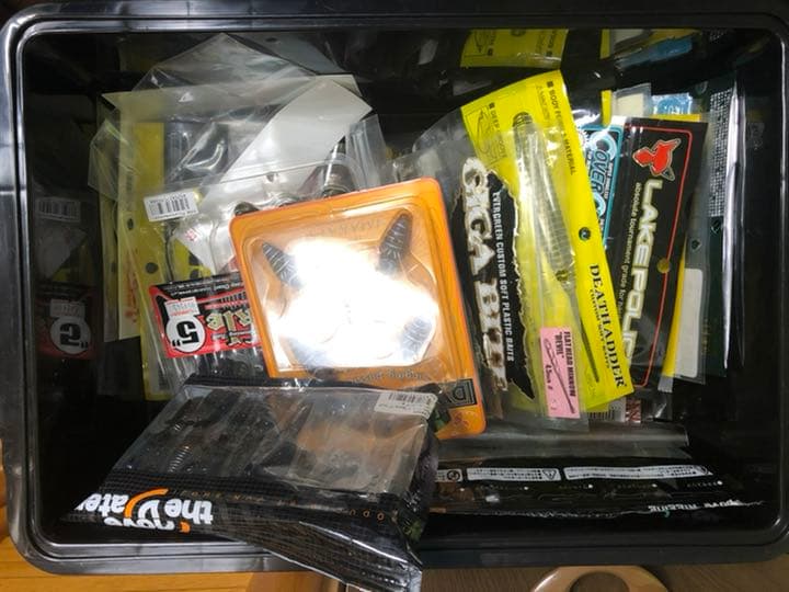 お楽しみルアーセット+ワームおまけ　VERSUS
