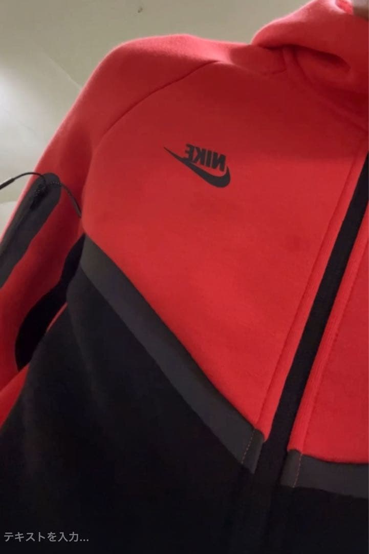Nike テックフリース　　ブラック&レッド　これ以上の値下げ不可
