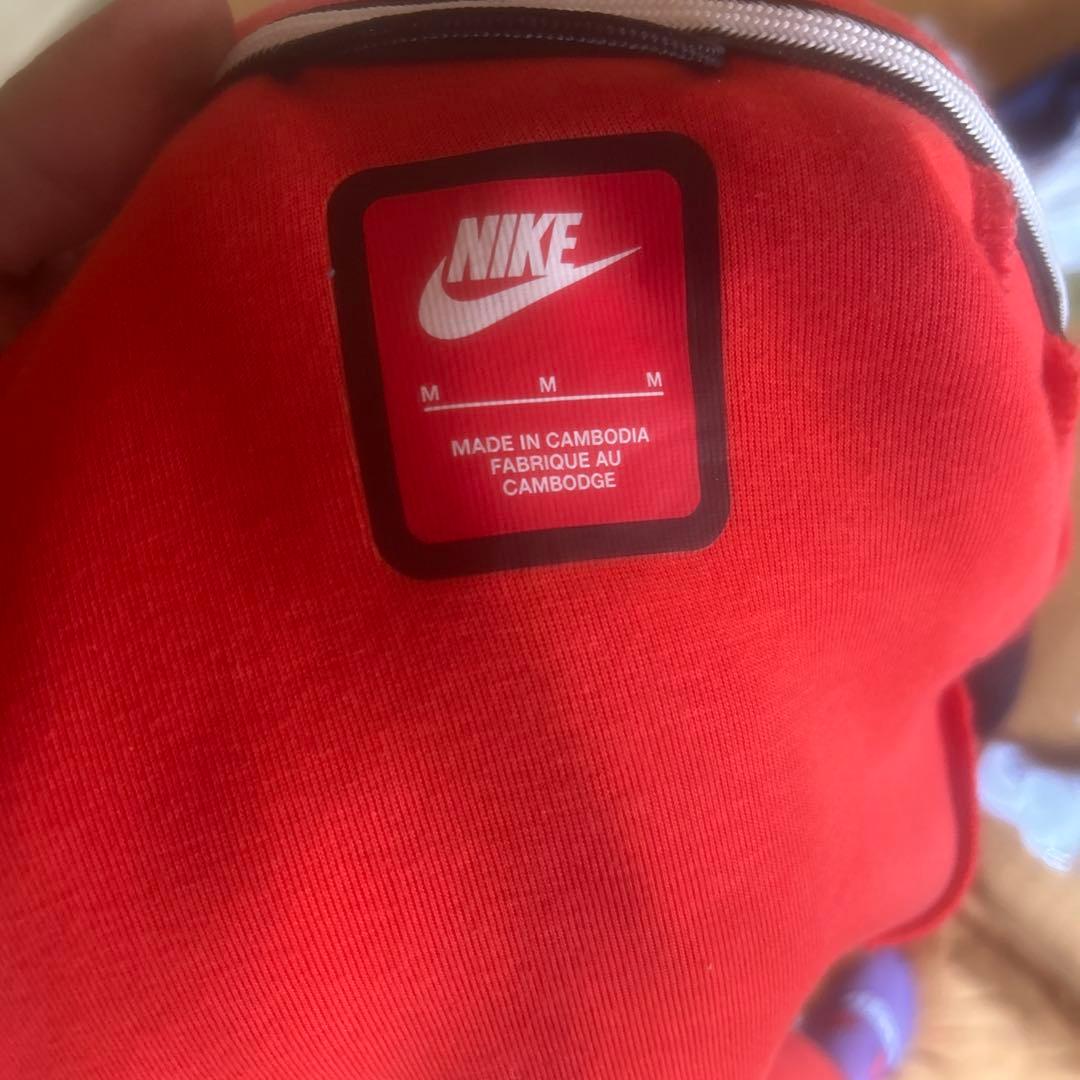 Nike テックフリース　　ブラック&レッド　これ以上の値下げ不可