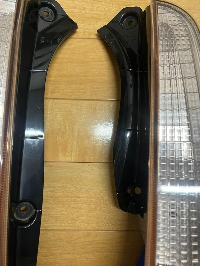 LA100S ムーヴ純正 LED左右テールランプ KOITO 220-51059