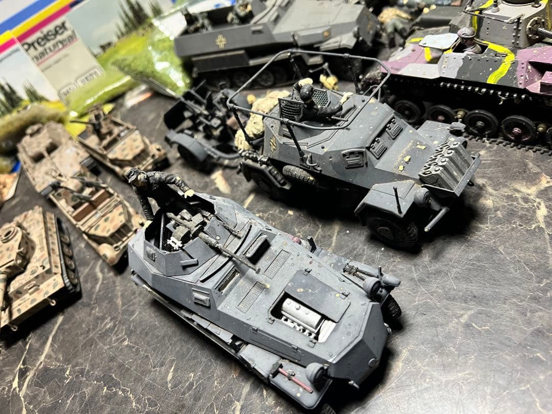 ミリタリー模型 ミリタリー戦車、戦車模型、戦車14台、戦艦1隻、隊員、基地