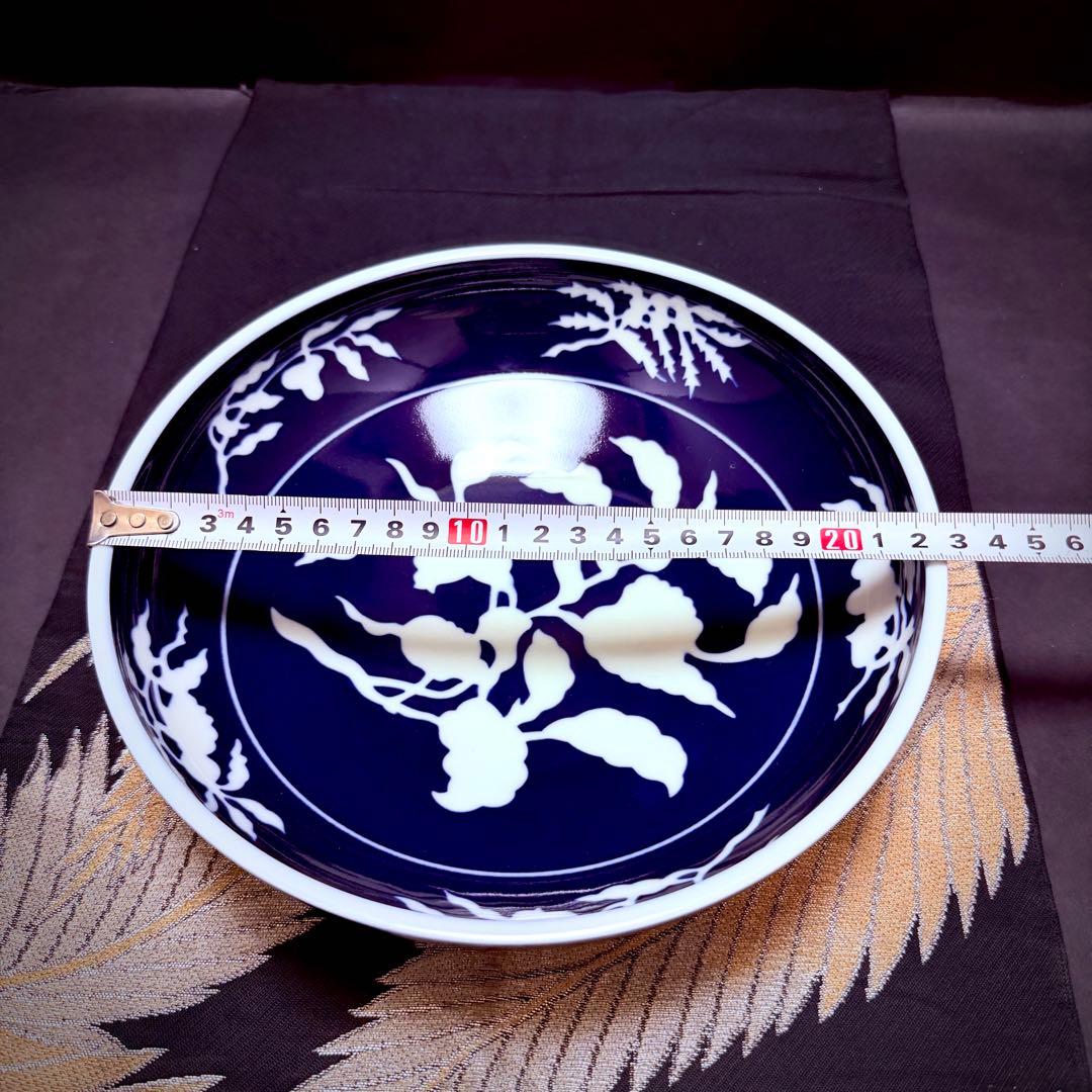 未使用　深川製磁　明宣徳年製写　草花折枝白抜紋　深皿　大皿　1客