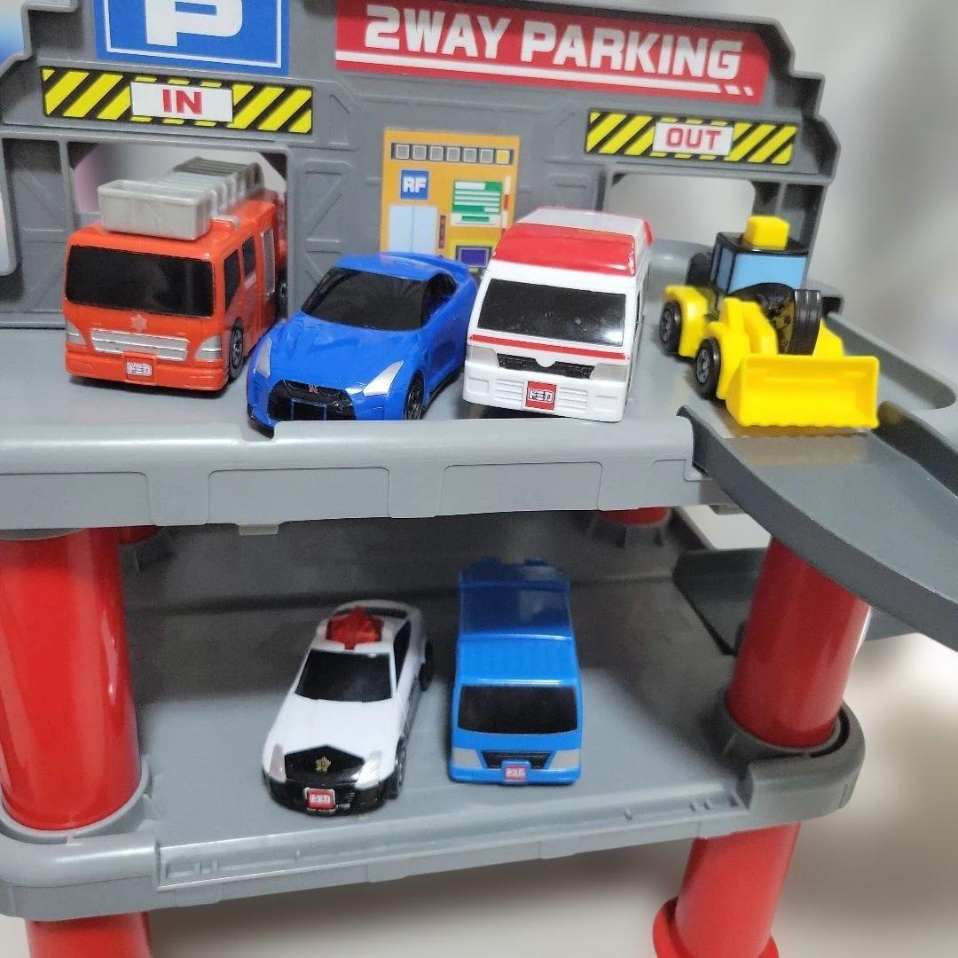 タカラトミー はじめてトミカちゅうしゃじょうセット 車6台付き