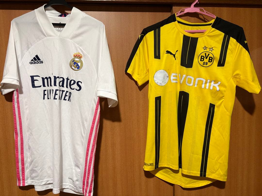 サッカー　ユニフォーム4着　セット