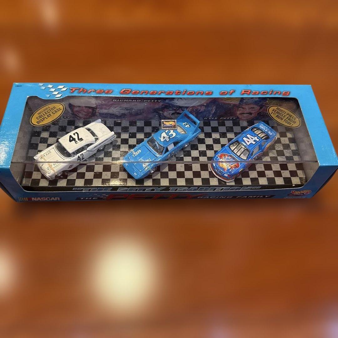 ミニカー No300. HW.NASCAR The PETTY Racing Family