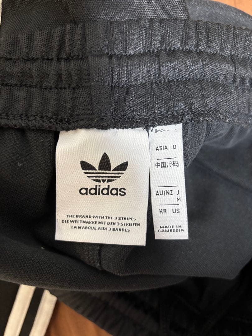 adidas originals黒スウェットパンツ　バギーフィット
