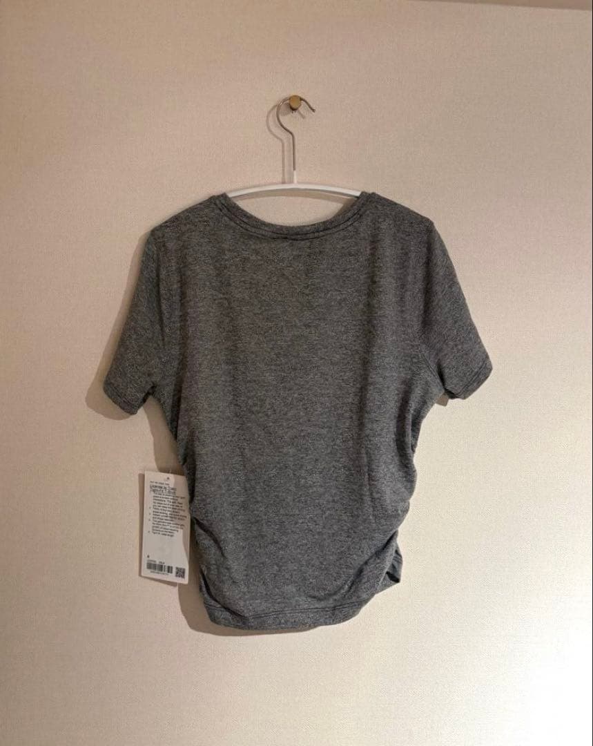 【新品】ルルレモン License to Train タイトフィットTシャツ