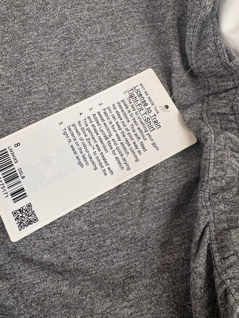 【新品】ルルレモン License to Train タイトフィットTシャツ