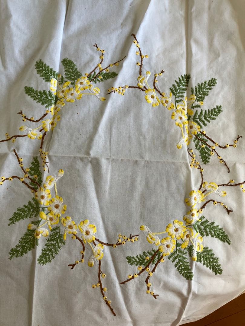 刺繍テーブルクロス　85x85cm