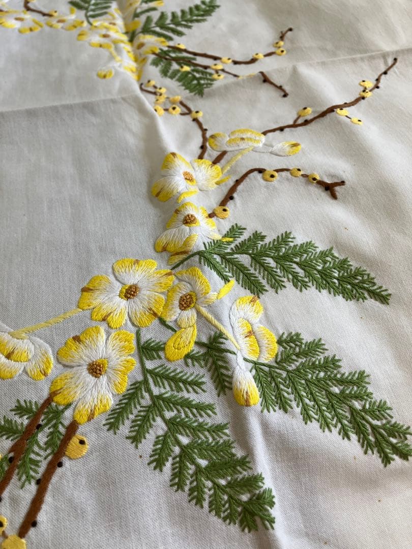刺繍テーブルクロス　85x85cm