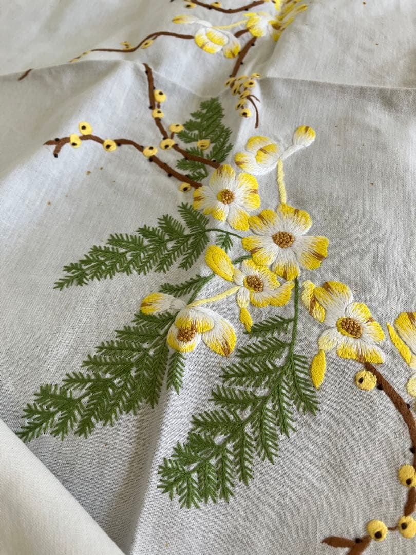刺繍テーブルクロス　85x85cm