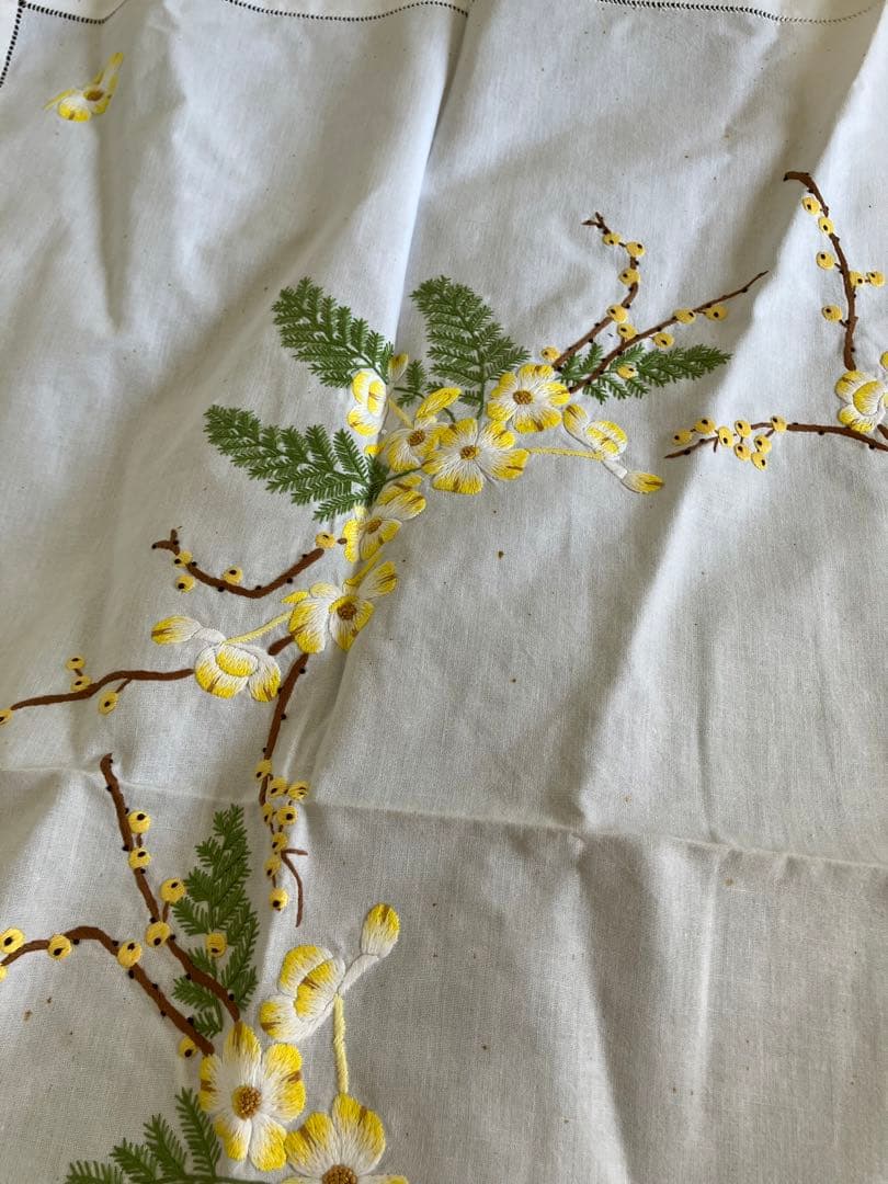 刺繍テーブルクロス　85x85cm