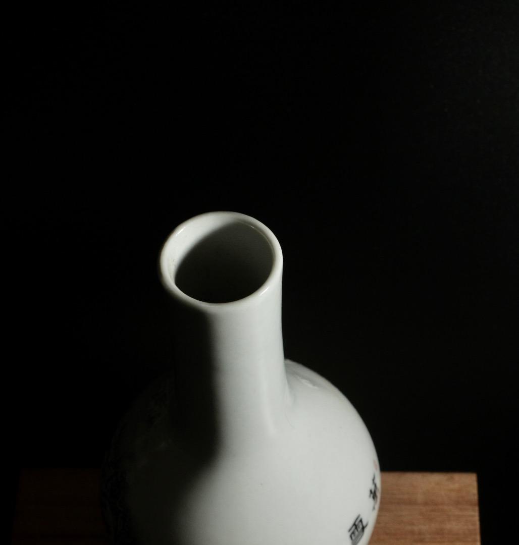 中古 白磁 浮彫 万雪千山図 天球瓶 詩文款 景徳鎮風 中国美術 CL0036