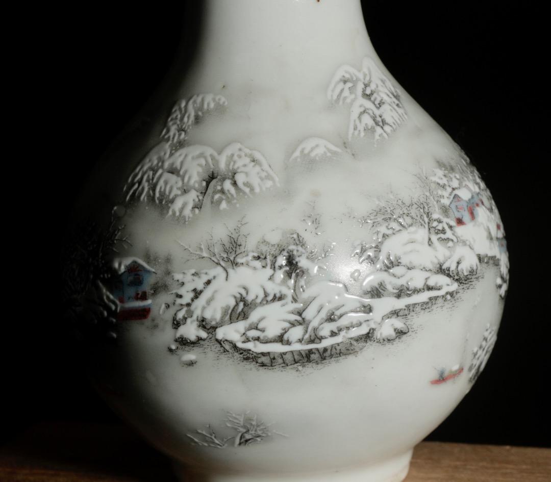 中古 白磁 浮彫 万雪千山図 天球瓶 詩文款 景徳鎮風 中国美術 CL0036