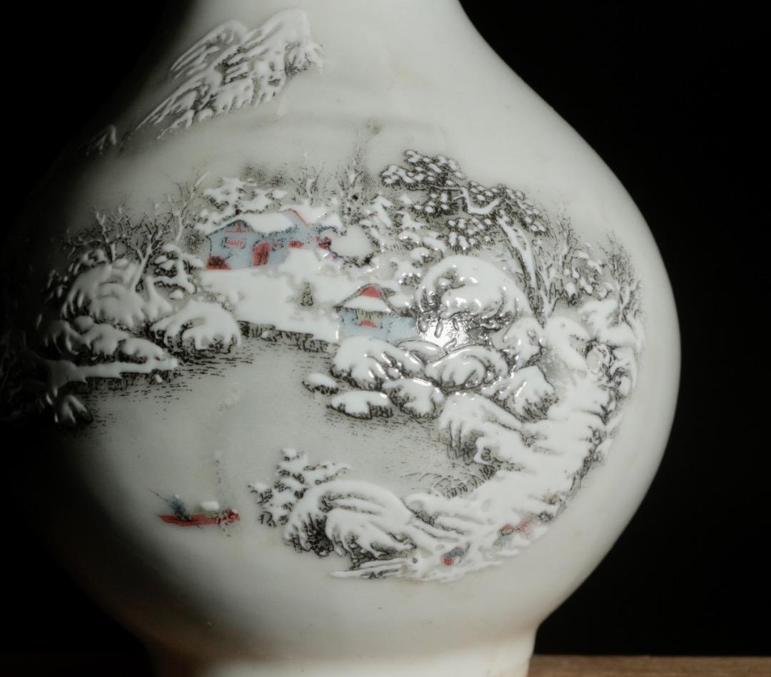 中古 白磁 浮彫 万雪千山図 天球瓶 詩文款 景徳鎮風 中国美術 CL0036