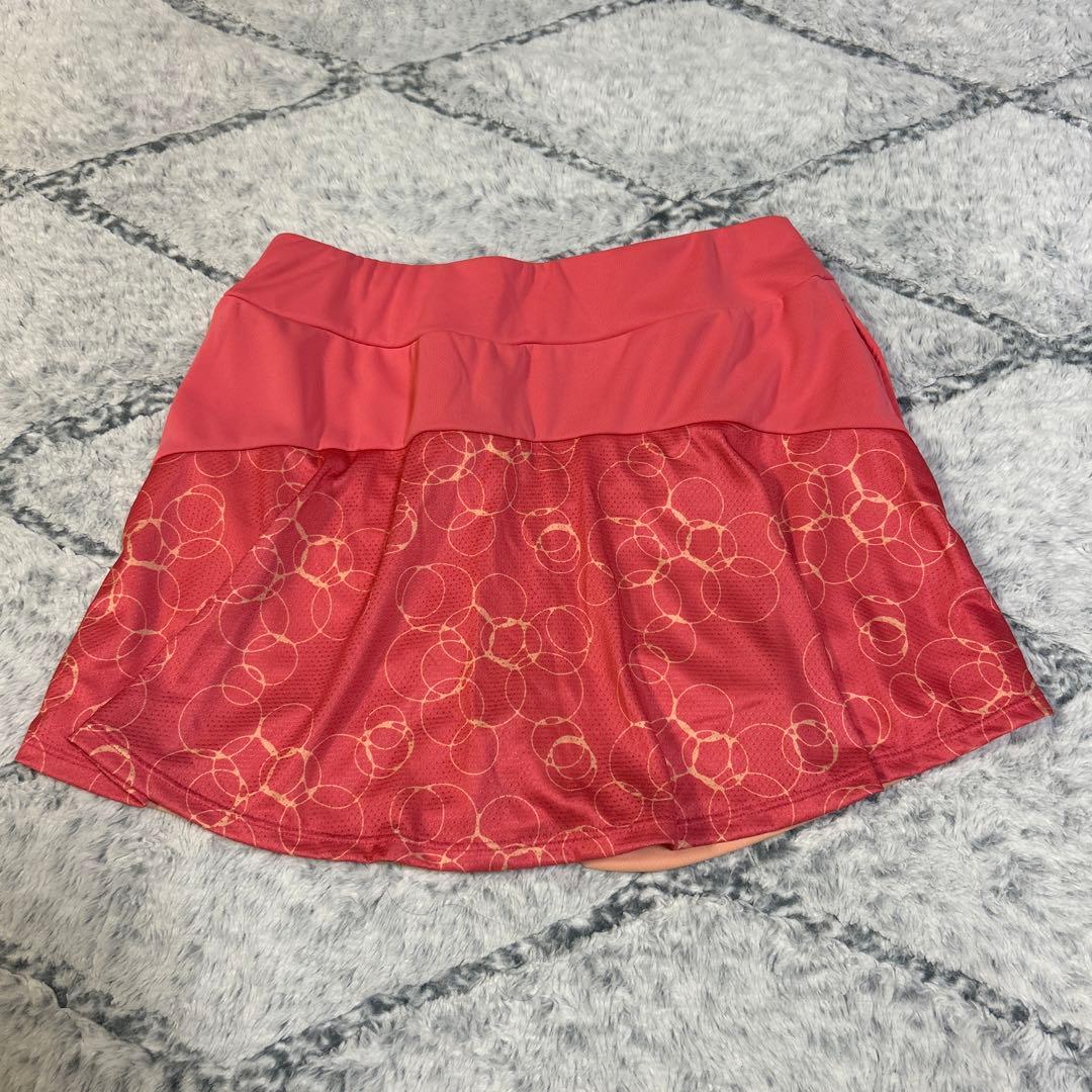 rocheピンク テニスウェア Vネック ショートパンツ付き（M）後ろスカート風