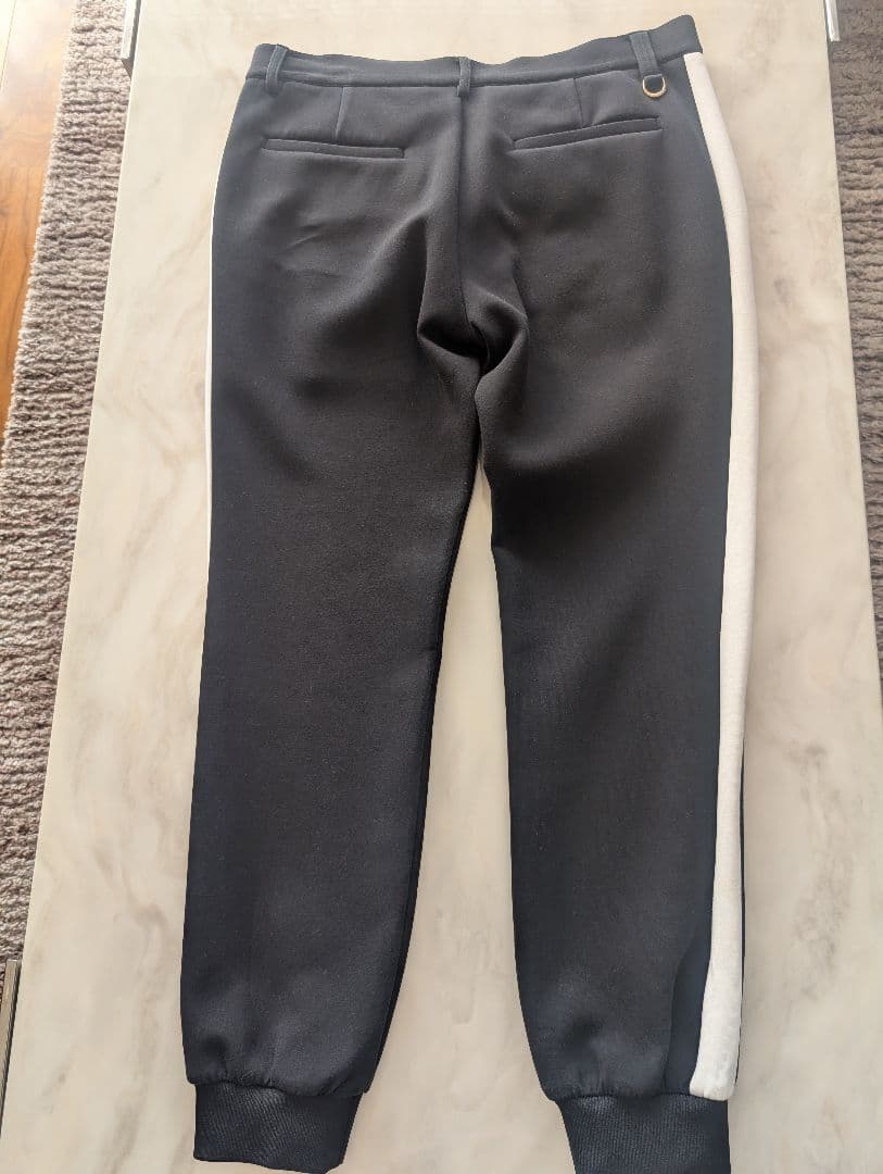 【ハクくくさま専用】【美品】V12 セットアップ　XL