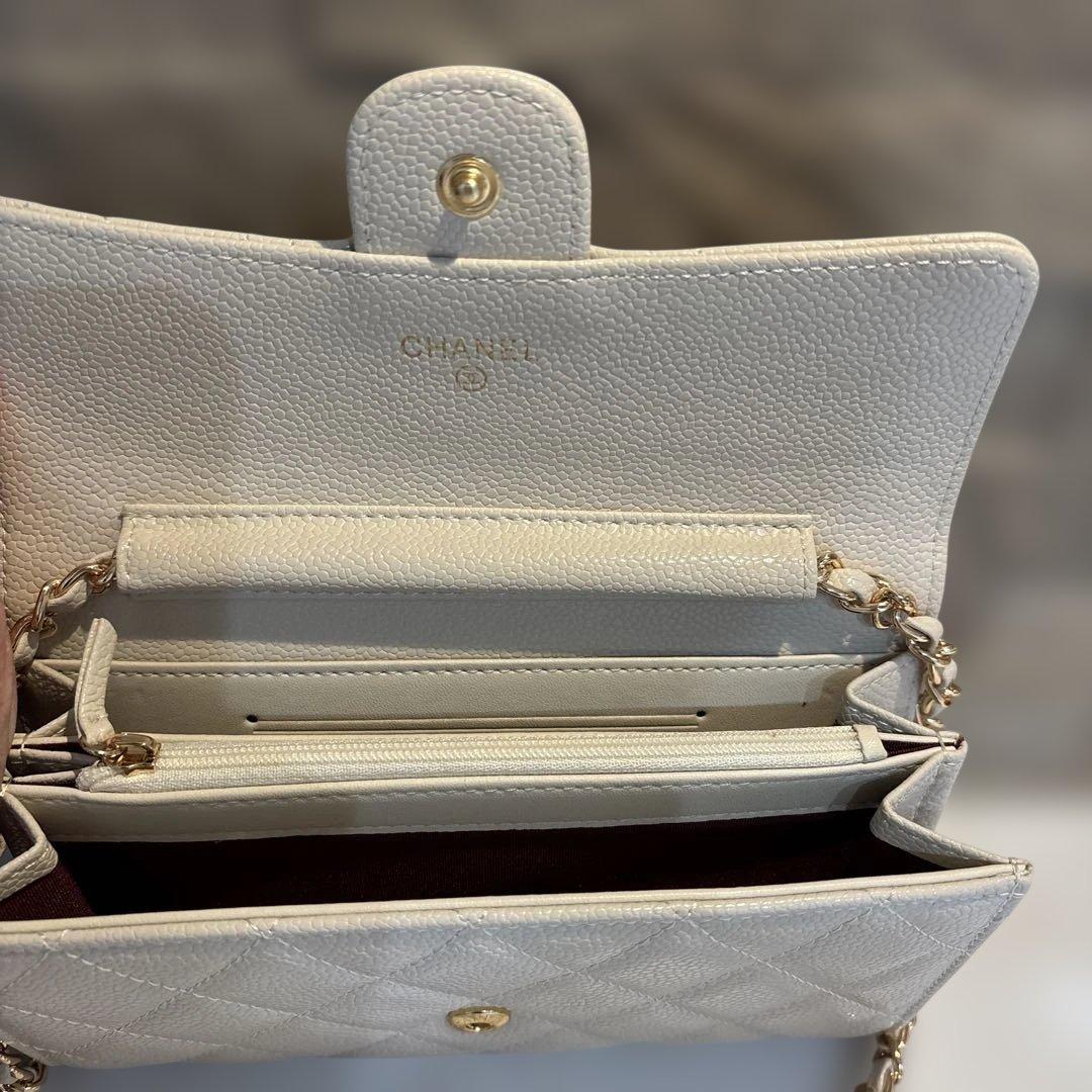 CHANEL シャネル　チェーンウォレット　ホワイト
