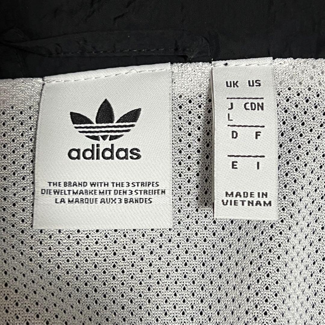 adidas アディダス セットアップ ストライプデザイン　ジャージ上下セット