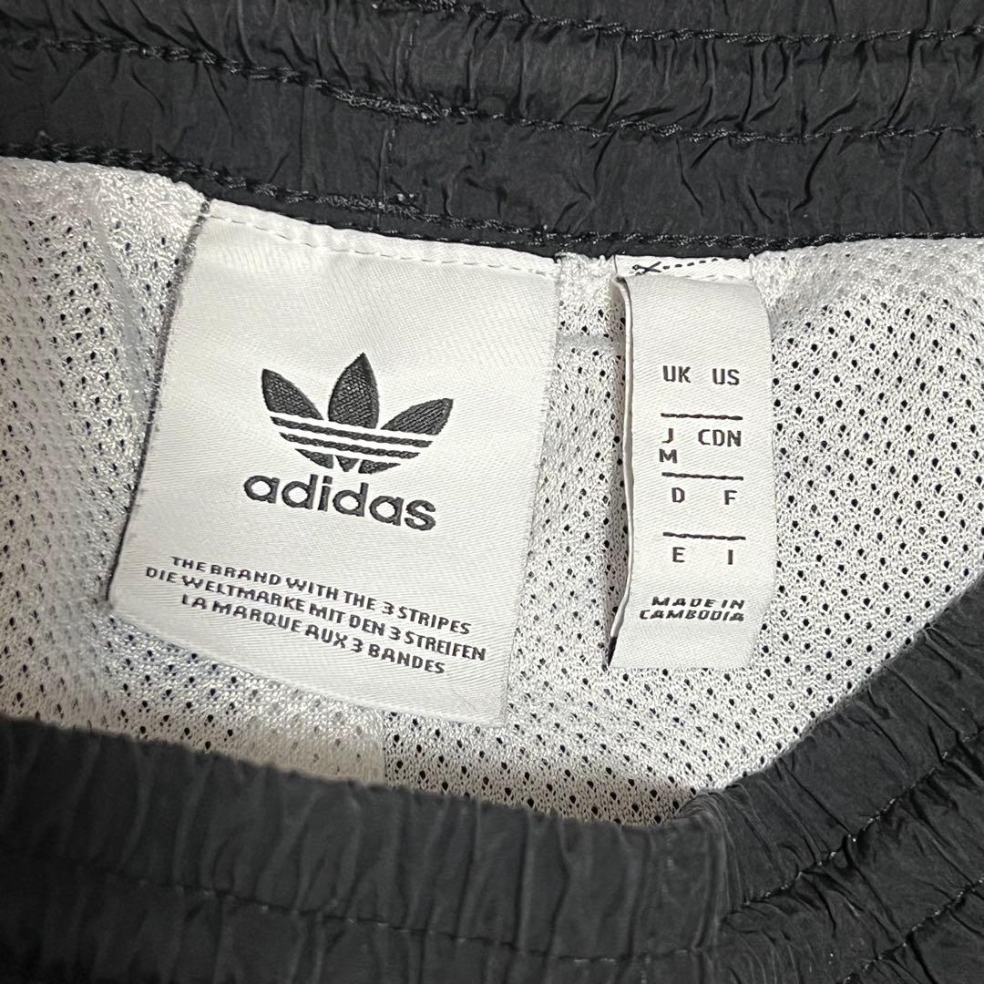 adidas アディダス セットアップ ストライプデザイン　ジャージ上下セット
