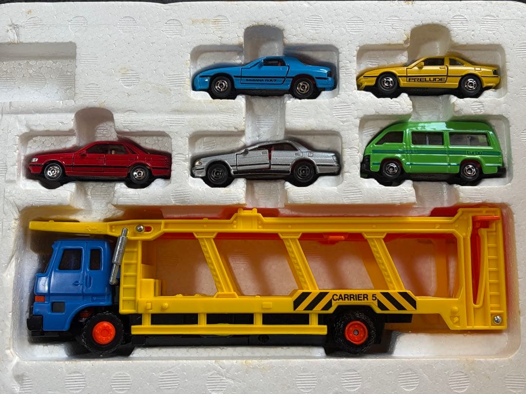 トミカ カーキャリアセット ミニカー5台付き