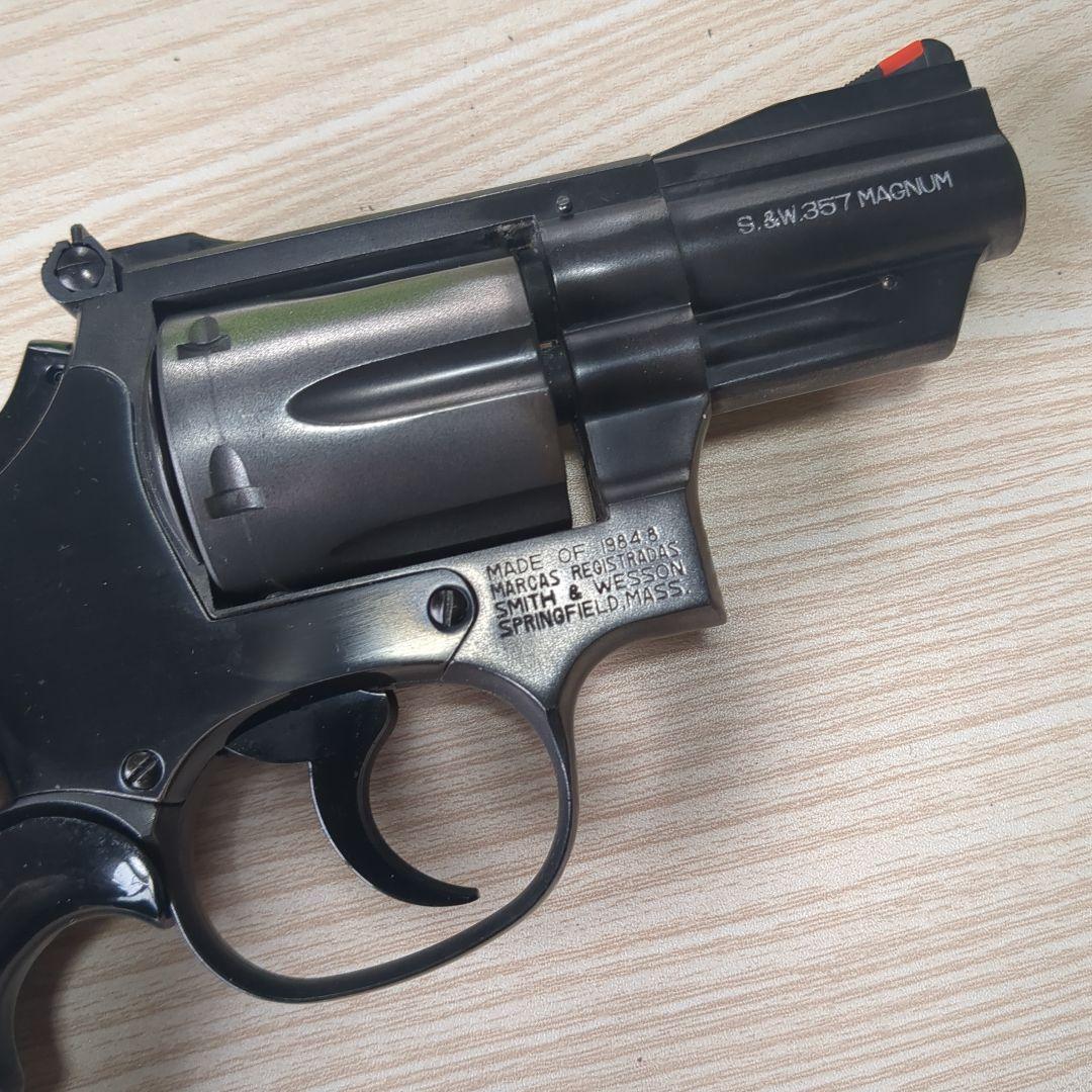 コクサイリボルバー(マグナム) .357 Magnum 日本製 木グリに小傷あり