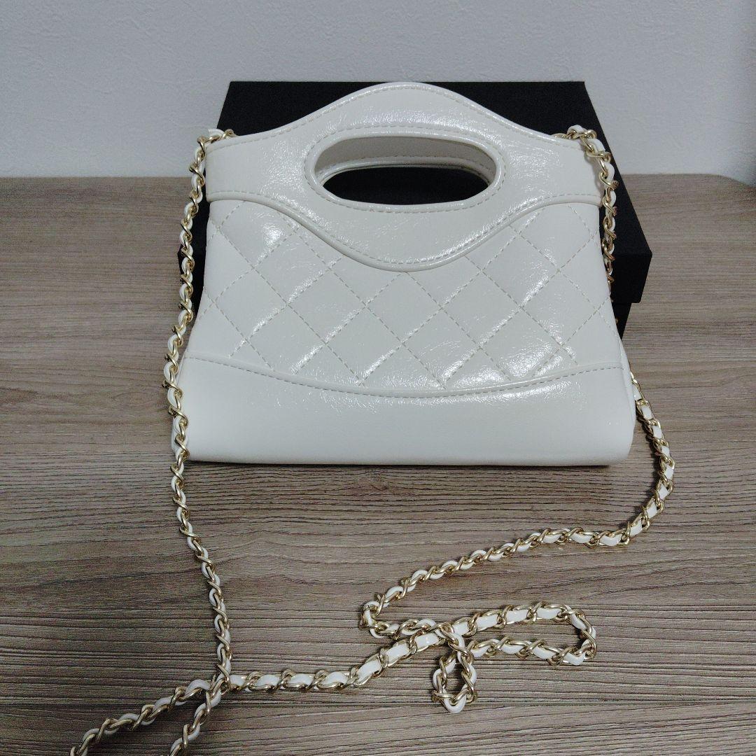 CHANEL　キルティングチェーンバッグ　ノベルティー　ホワイト