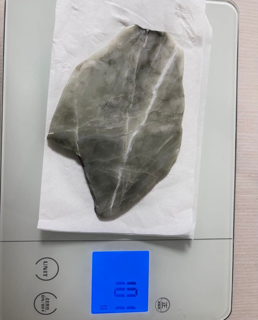 ① 糸魚川翡翠 プレート　101 gほど
