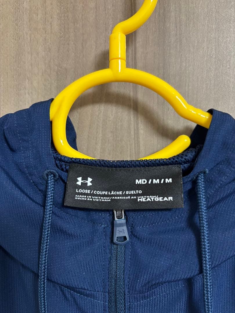 Under Armour フード付きウィンドブレーカー MD ネイビー