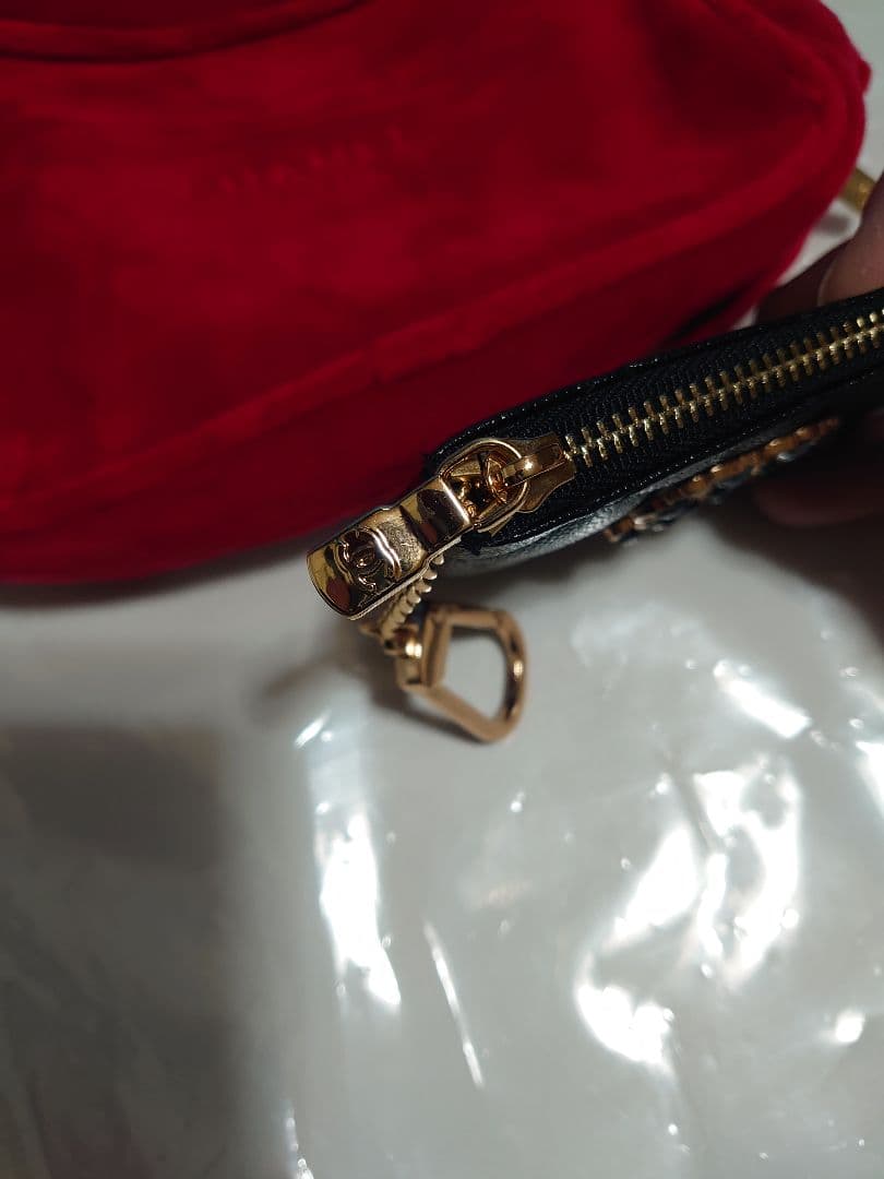 CHANEL ノベルティ ココマーク ケース　赤色ミニポーチ(オマケ品)付
