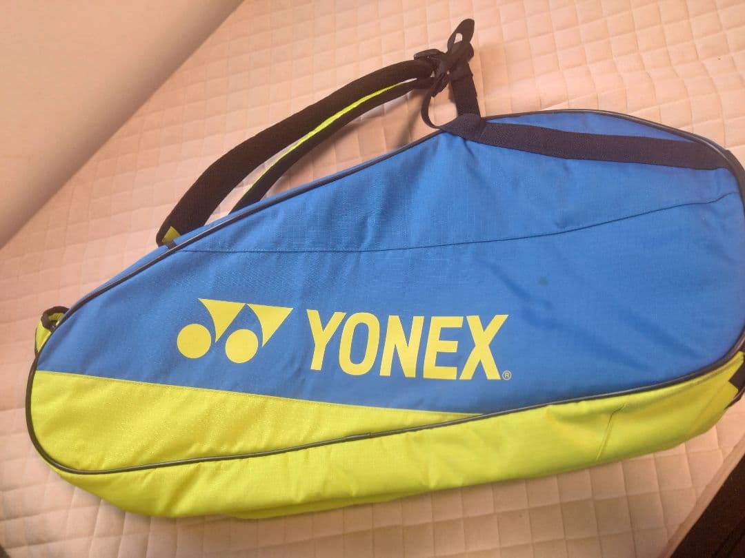 美品、YONEX バドミントンバッグ　シューズ入れ付き ブルー×ライムグリーン