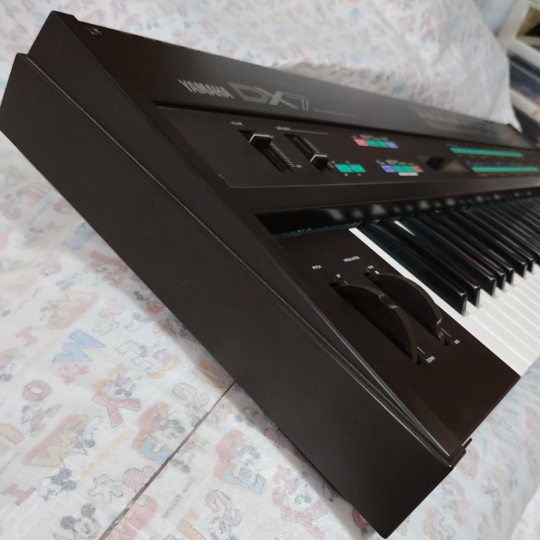 「 DX7 」YAMAHA・FM音源搭載デジタルシンセサイザー