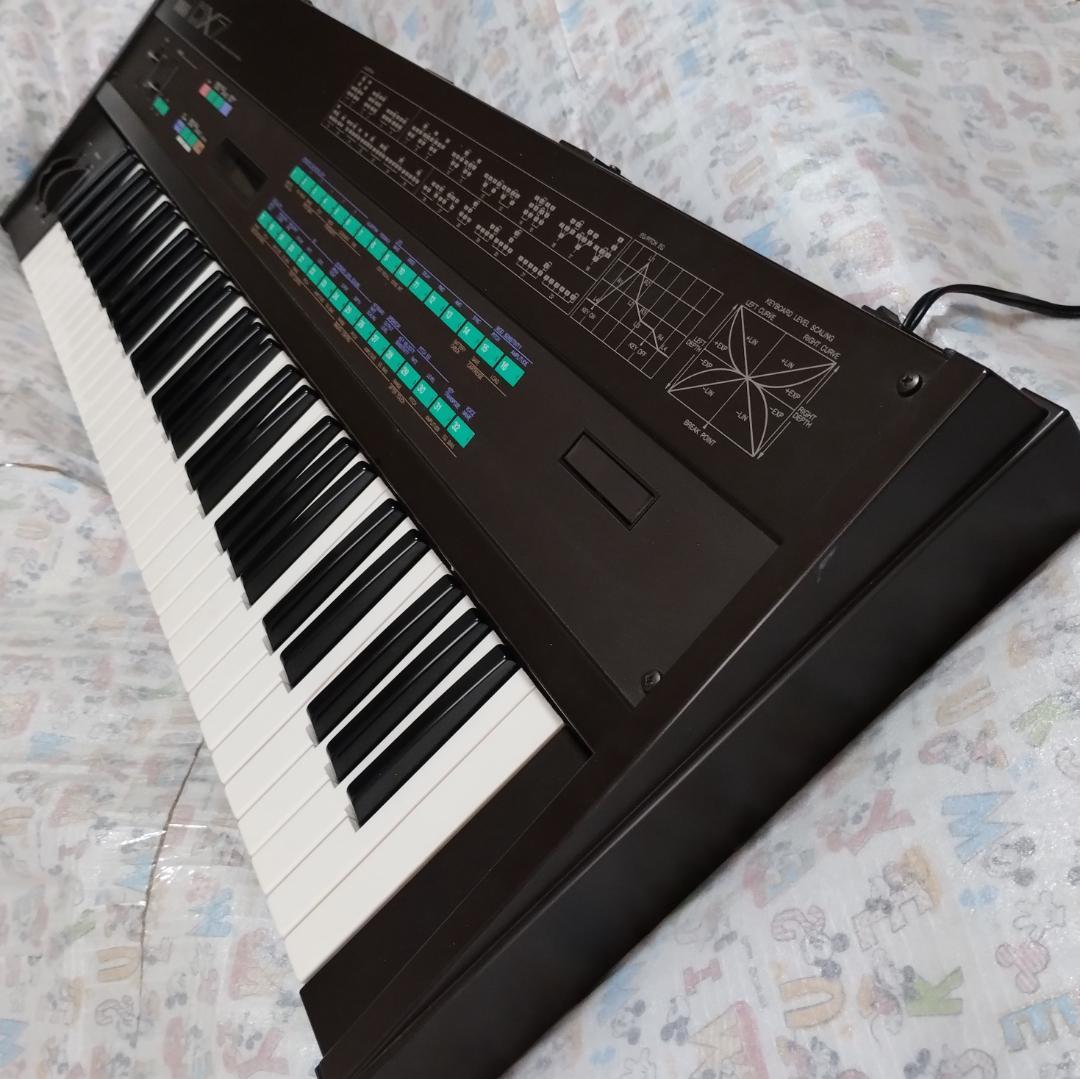 「 DX7 」YAMAHA・FM音源搭載デジタルシンセサイザー