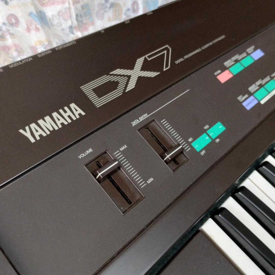 「 DX7 」YAMAHA・FM音源搭載デジタルシンセサイザー