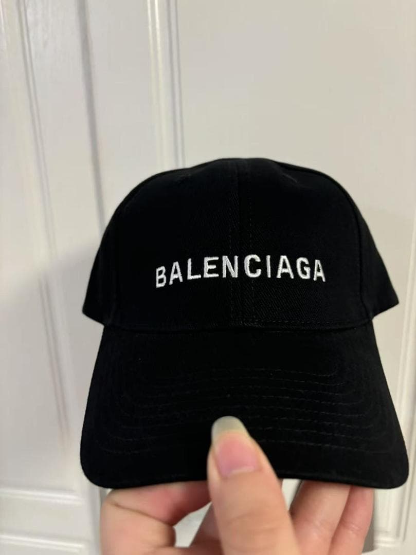 BALENCIAGA ブラックキャップ ロゴ刺繍