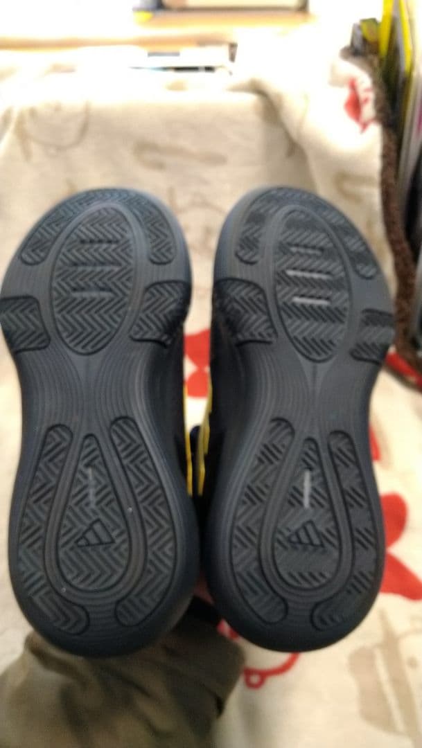 2036✡　adidas バスケットボール　シューズ 27cm IE9278