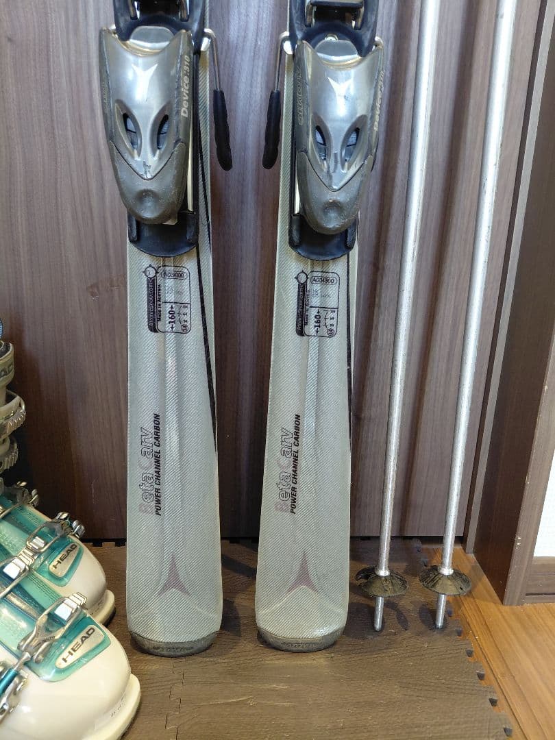 大特価❗ATOMIC レディース カーボンスキーセット メンテ・WAX済み✔