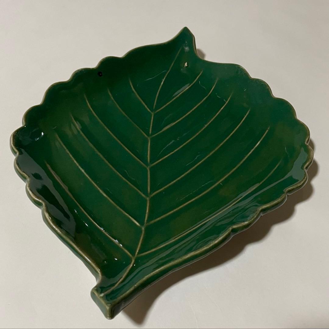 葉っぱ型　大皿（約30.5cm）　緑色　陶器皿　3枚セット