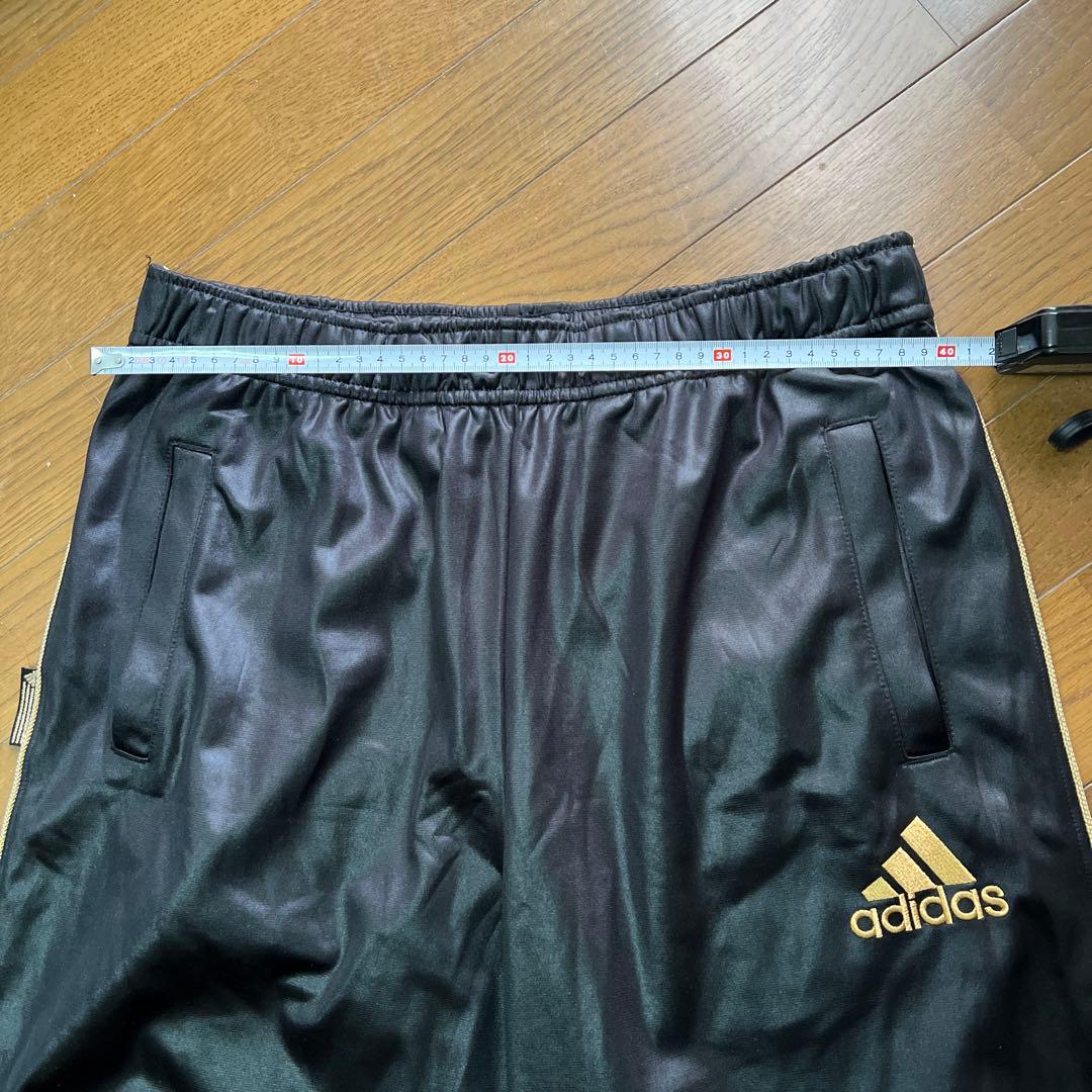 adidas ジャージパンツ　黒　金　ゴールド　ブラック　ラメ　レザー調