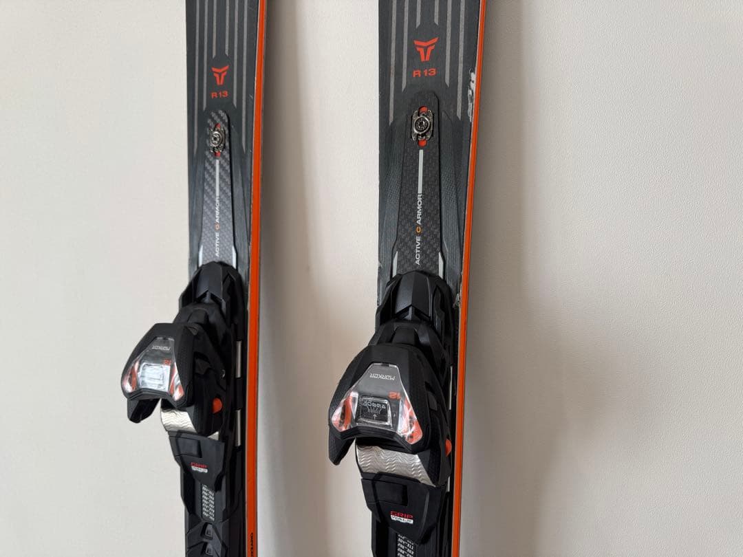 【スキー板】 BLIZZARD THUNDERBIRD r13