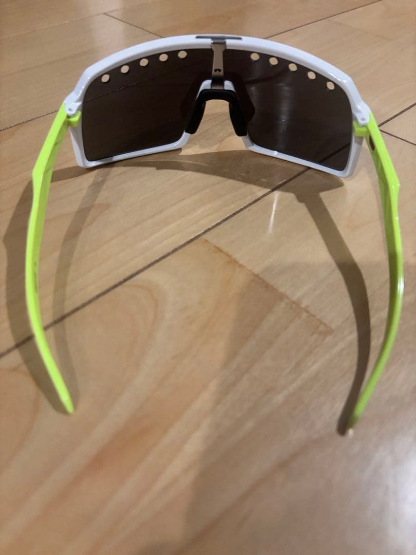 Oakley スートロ　ホワイト/グリーン