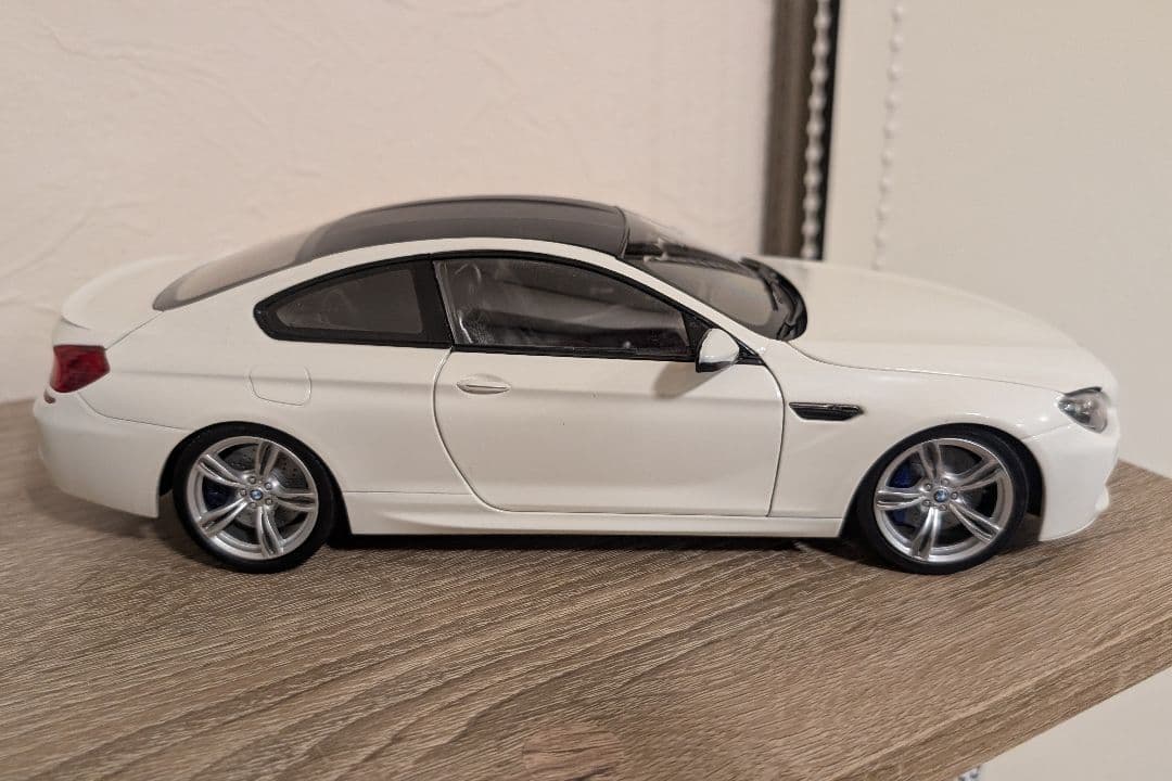 【美品】 M6 F13 ホワイト 1/18 モデルカー